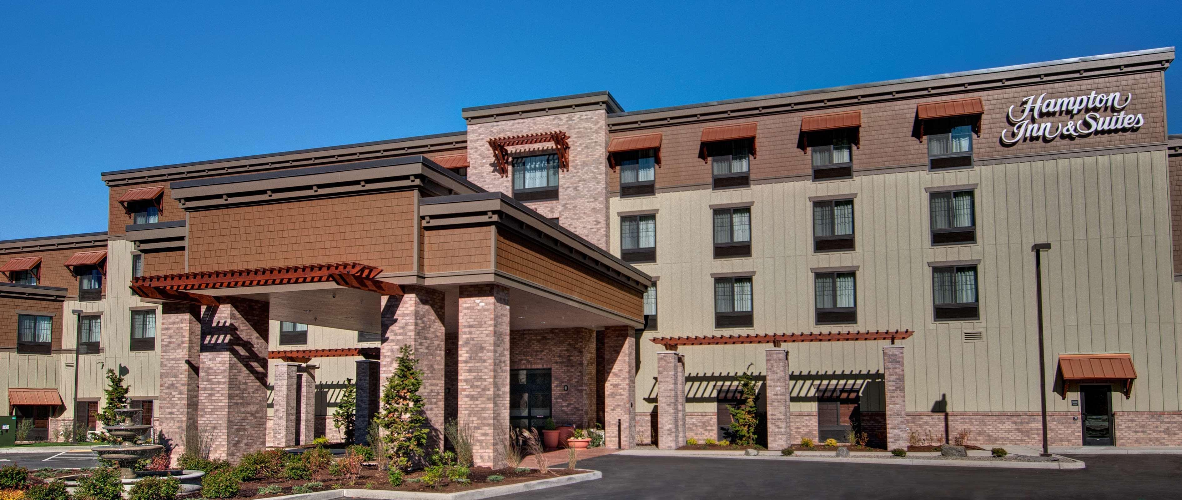 Hampton Inn & Suites Astoria Exterior photo