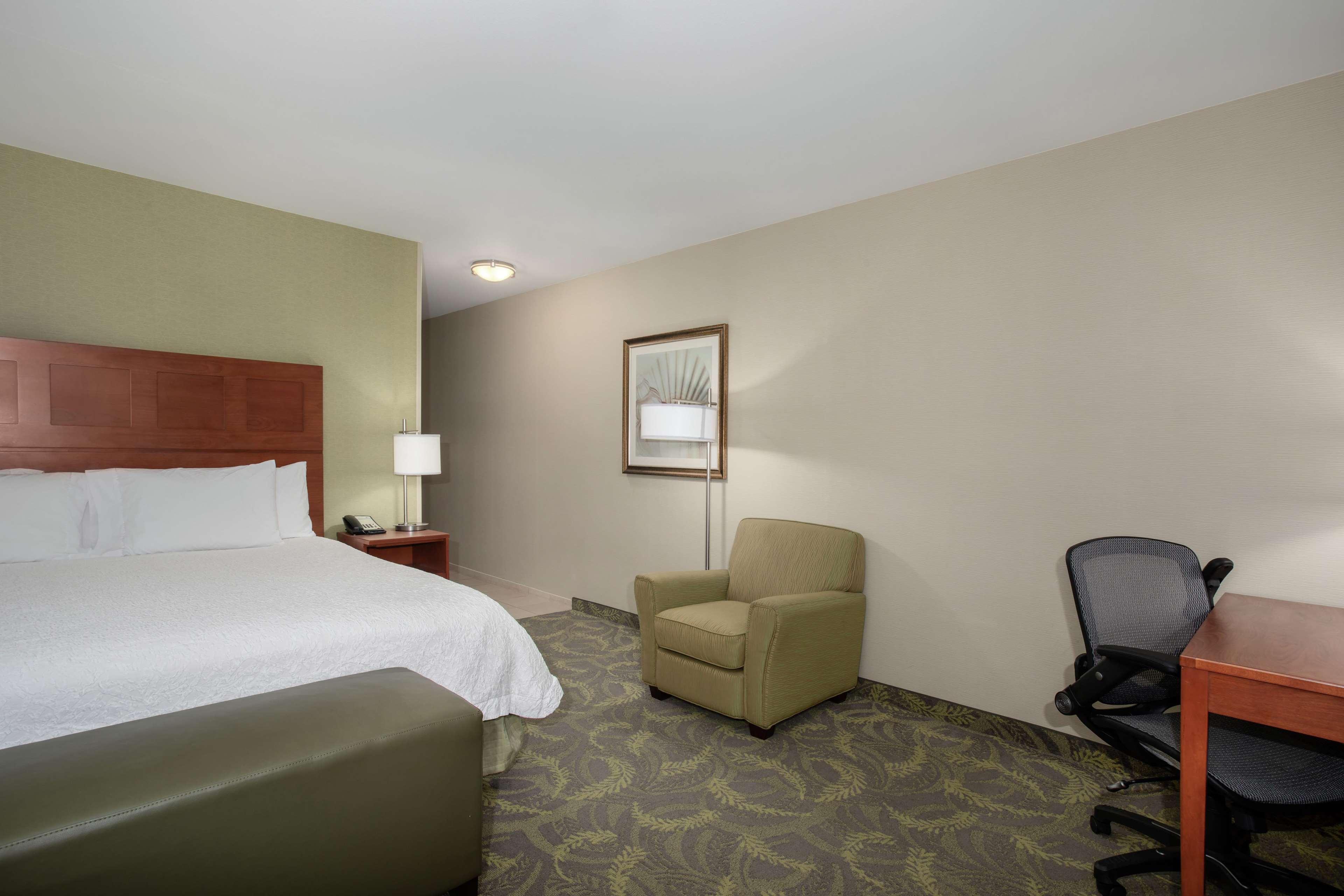 Hampton Inn & Suites Astoria Exterior photo